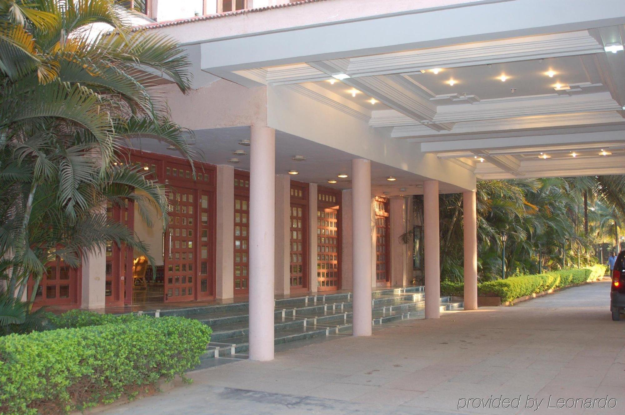 Royal Orchid Resort&centro de convenciones Bangalore Exterior foto